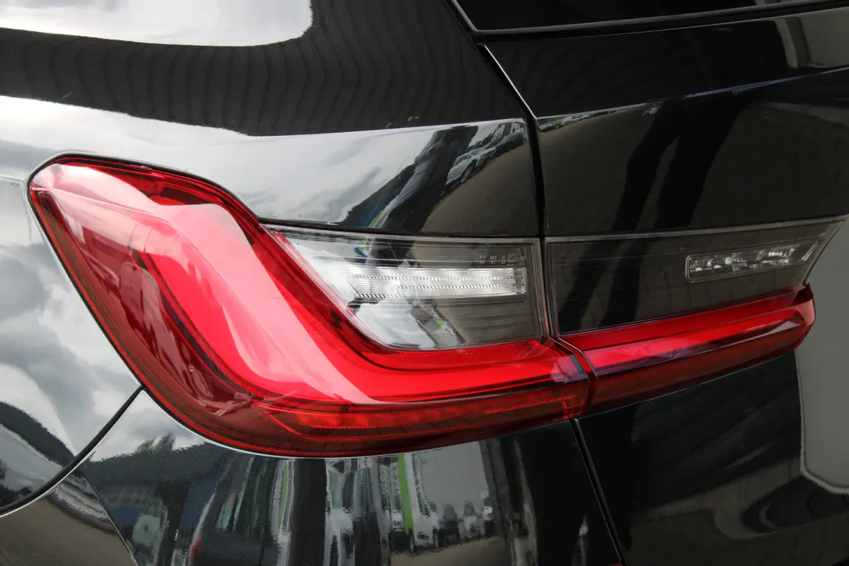 320e Business Edition Plus | SOH 93% | M-sport | Ledere bekleding | Elektrische achterklep | Navigatie |