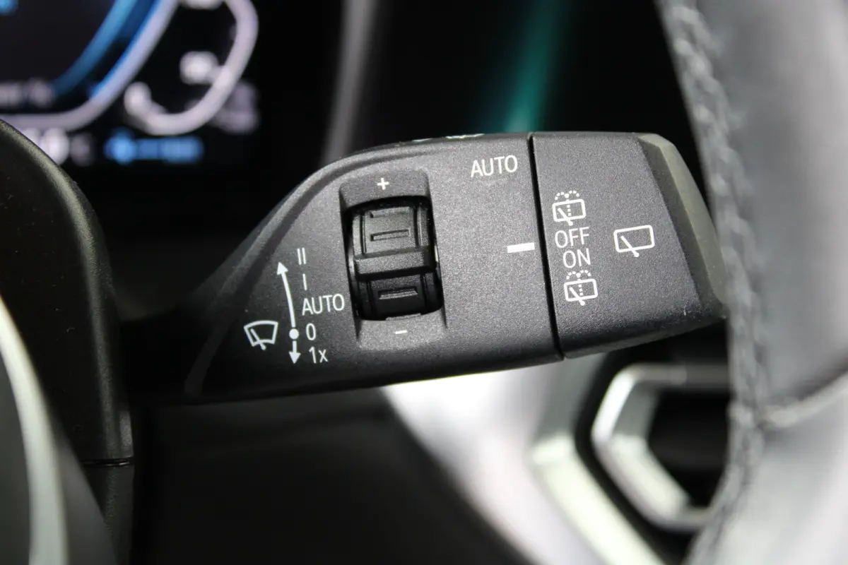 320e Business Edition Plus | SOH 93% | M-sport | Ledere bekleding | Elektrische achterklep | Navigatie |