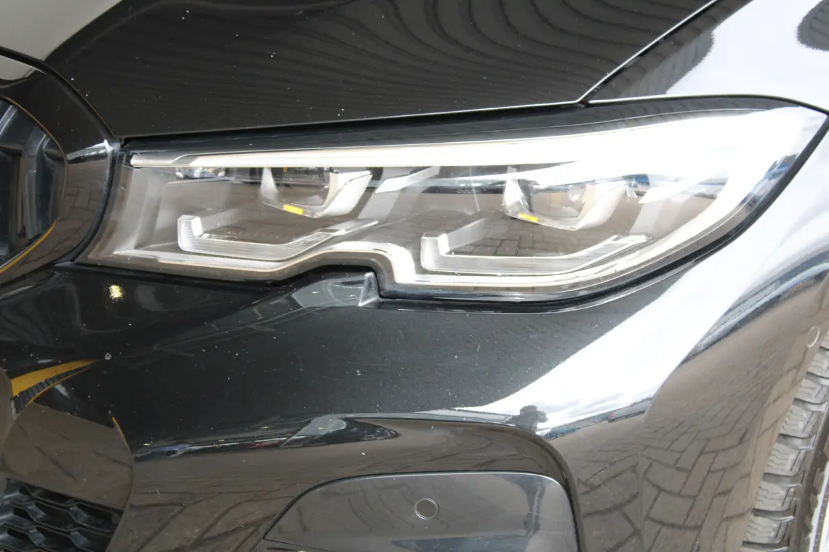 320e Business Edition Plus | SOH 93% | M-sport | Ledere bekleding | Elektrische achterklep | Navigatie |