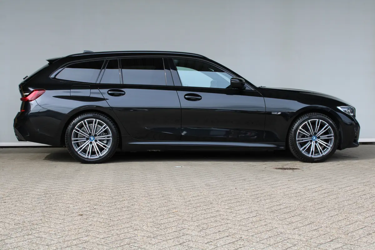 320e Business Edition Plus | SOH 93% | M-sport | Ledere bekleding | Elektrische achterklep | Navigatie |