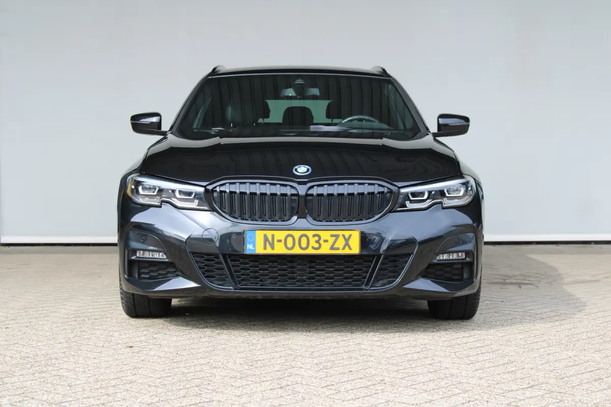 320e Business Edition Plus | SOH 93% | M-sport | Ledere bekleding | Elektrische achterklep | Navigatie |