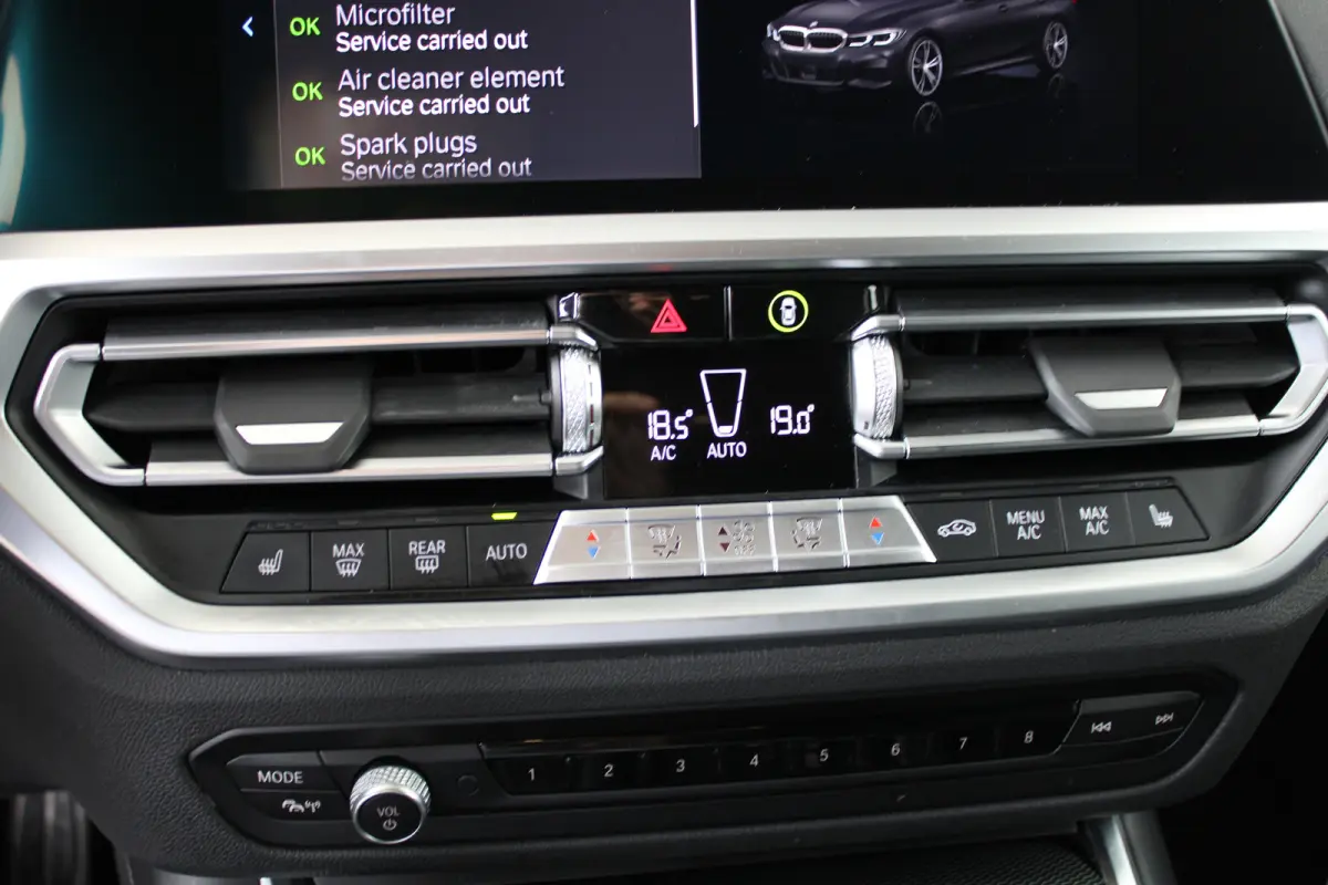 320e Business Edition Plus | SOH 93% | M-sport | Ledere bekleding | Elektrische achterklep | Navigatie |