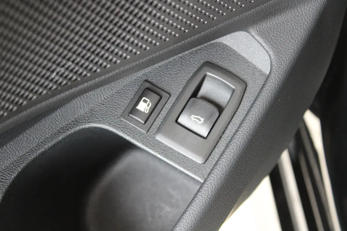 320e Business Edition Plus | SOH 93% | M-sport | Ledere bekleding | Elektrische achterklep | Navigatie |