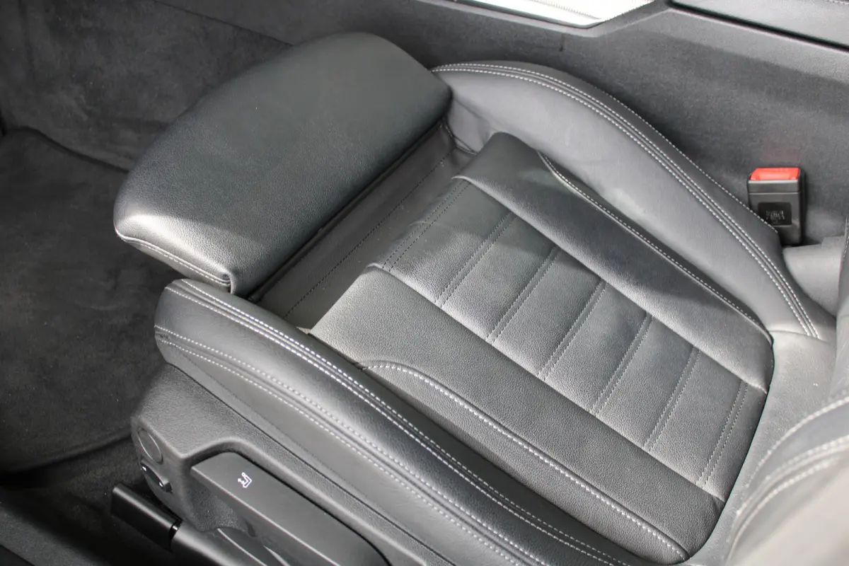 320e Business Edition Plus | SOH 93% | M-sport | Ledere bekleding | Elektrische achterklep | Navigatie |