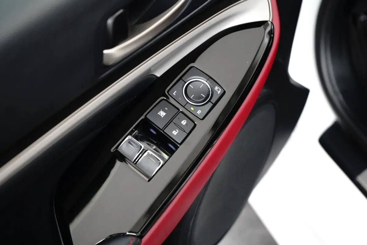 300h | UNIEK! | CRUISE CONTROL |CAMERA | DODE HOEK DETECTIE | STOELVERWARMING | FULL LED