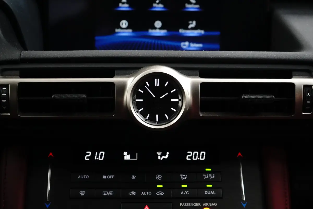 300h | UNIEK! | CRUISE CONTROL |CAMERA | DODE HOEK DETECTIE | STOELVERWARMING | FULL LED