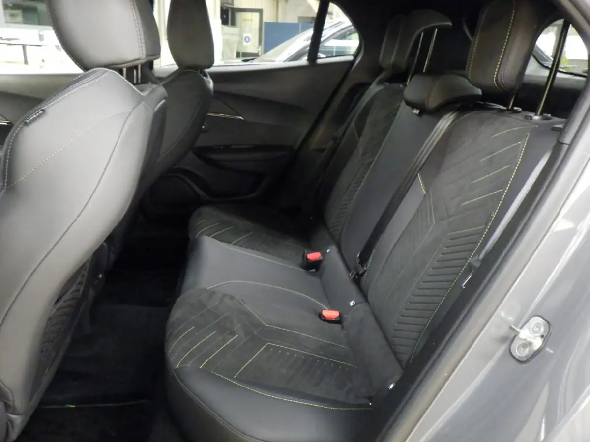 GT Avantage | Massage St. | Leder Alcan. | Memory | Camera | KeyLess | Climate & Cruise C. | Full LED | BLIS | Privacy Glass | Massage St. | Leder Alcan. | Memory | Camera | KeyLess | Climat