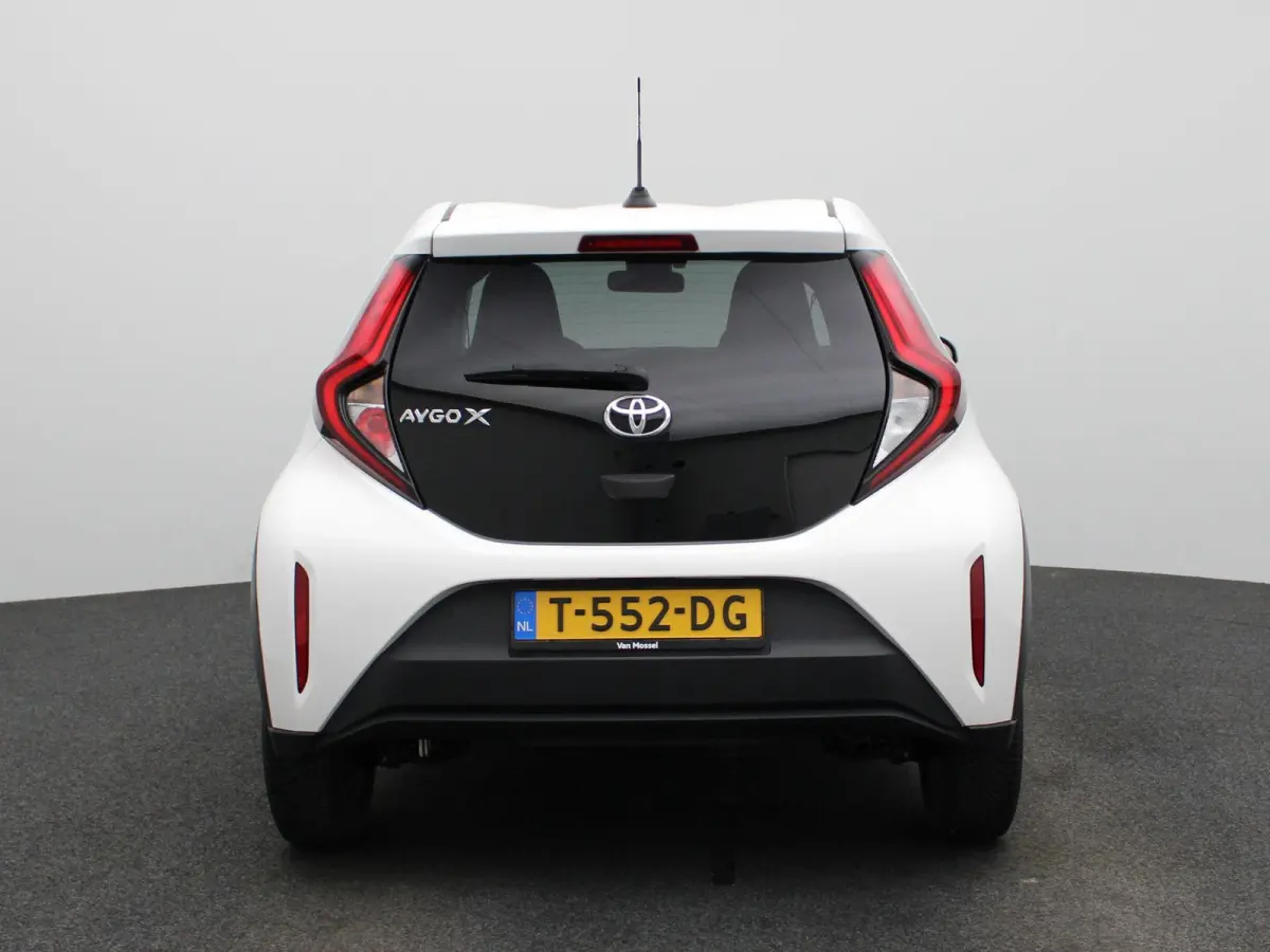 1.0 VVT-i MT first | Apple Carplay / Android Auto| Bluetooth | Cruise Control | Achteruitrijcamera |