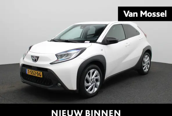 1.0 VVT-i MT first | Apple Carplay / Android Auto| Bluetooth | Cruise Control | Achteruitrijcamera |