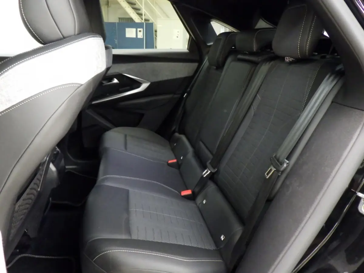 1.2 Hybrid 145 GT | Adap. Cruise C.. | Matrix LED | Camera | St. Verwarming | 19" LMV | Climate C. | KeyLess | PDC V&A | Privacy Glass | Adap. Cruise C.. | Matrix LED | Camera | St. Verwarmi