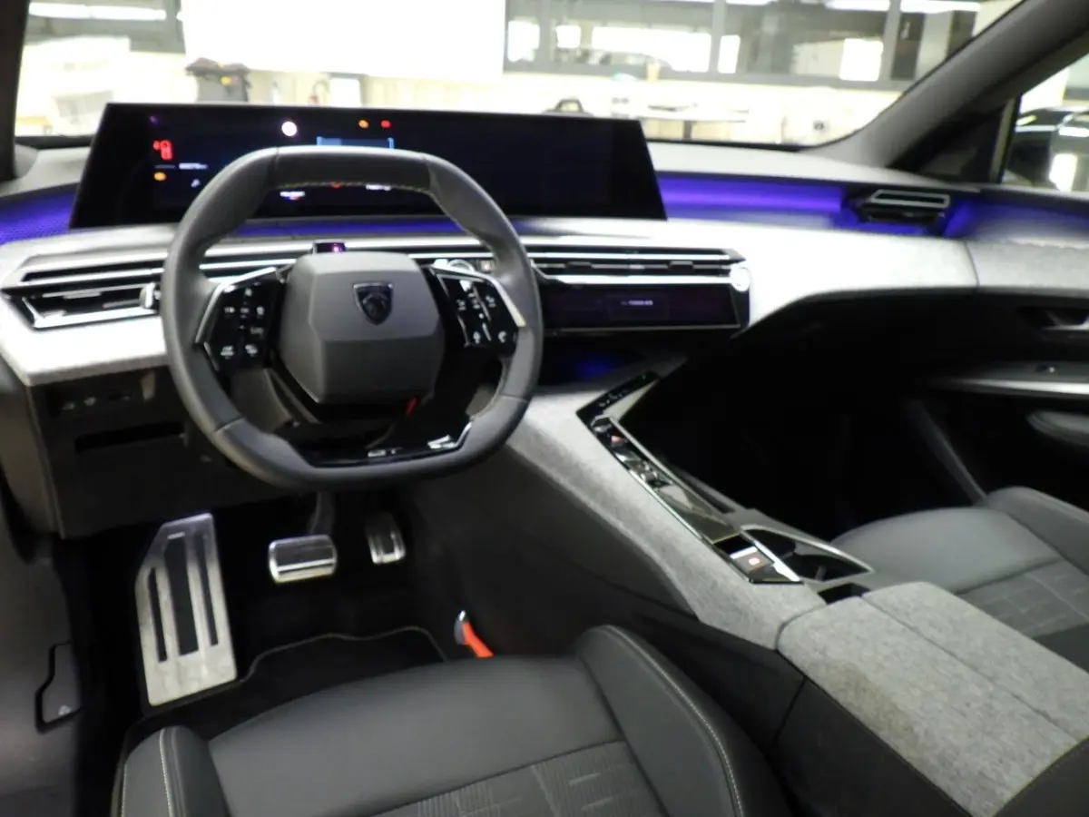 1.2 Hybrid 145 GT | Adap. Cruise C.. | Matrix LED | Camera | St. Verwarming | 19" LMV | Climate C. | KeyLess | PDC V&A | Privacy Glass | Adap. Cruise C.. | Matrix LED | Camera | St. Verwarmi
