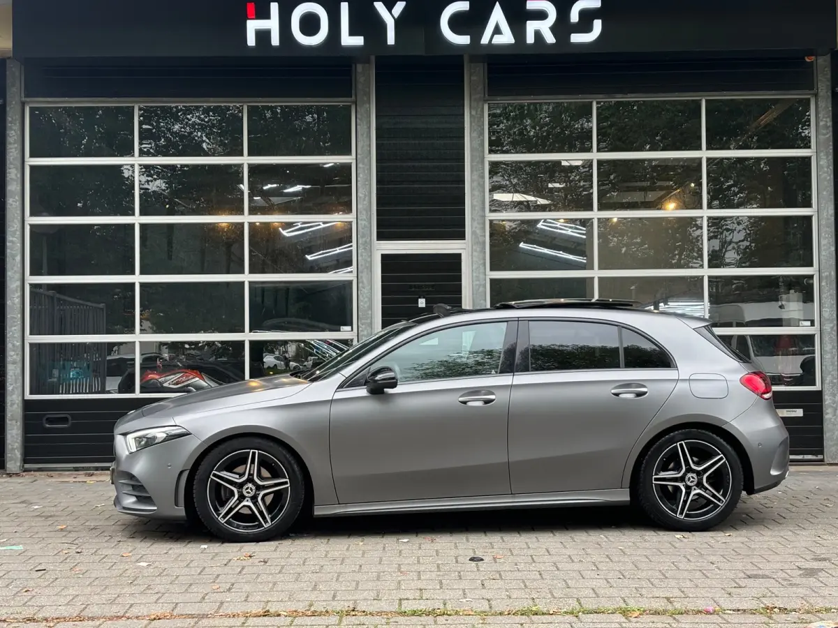 180 AMG MAT GRIJS | PANO | SFEERVERLICHTING | NAP | CAMERA | LEER |
