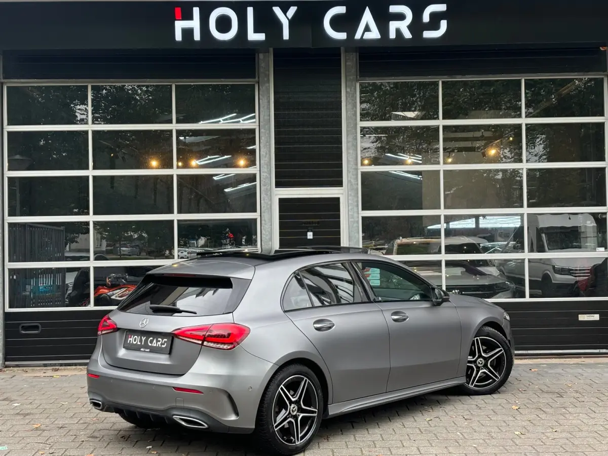 180 AMG MAT GRIJS | PANO | SFEERVERLICHTING | NAP | CAMERA | LEER |