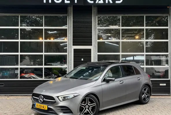 180 AMG MAT GRIJS | PANO | SFEERVERLICHTING | NAP | CAMERA | LEER |