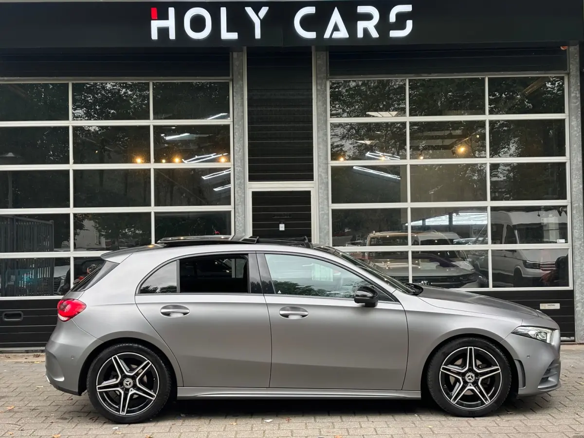 180 AMG MAT GRIJS | PANO | SFEERVERLICHTING | NAP | CAMERA | LEER |
