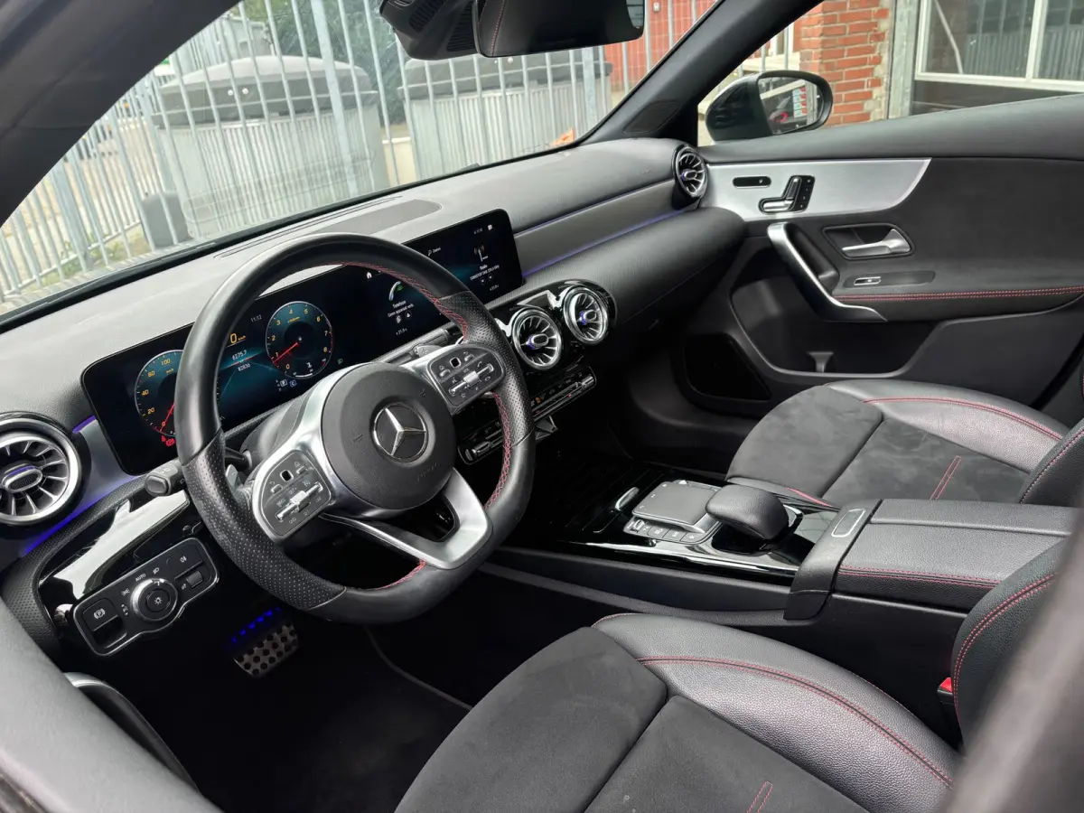 180 AMG MAT GRIJS | PANO | SFEERVERLICHTING | NAP | CAMERA | LEER |