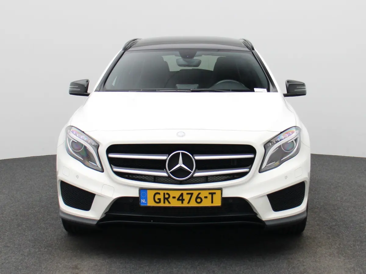 180 Ambition | Automaat | Panoramadak | Stoelverwarming | Achteruitrijcamera |
