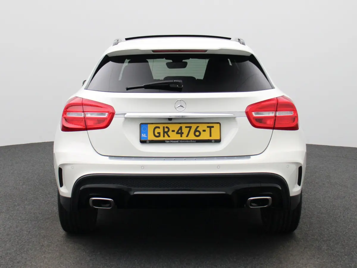 180 Ambition | Automaat | Panoramadak | Stoelverwarming | Achteruitrijcamera |