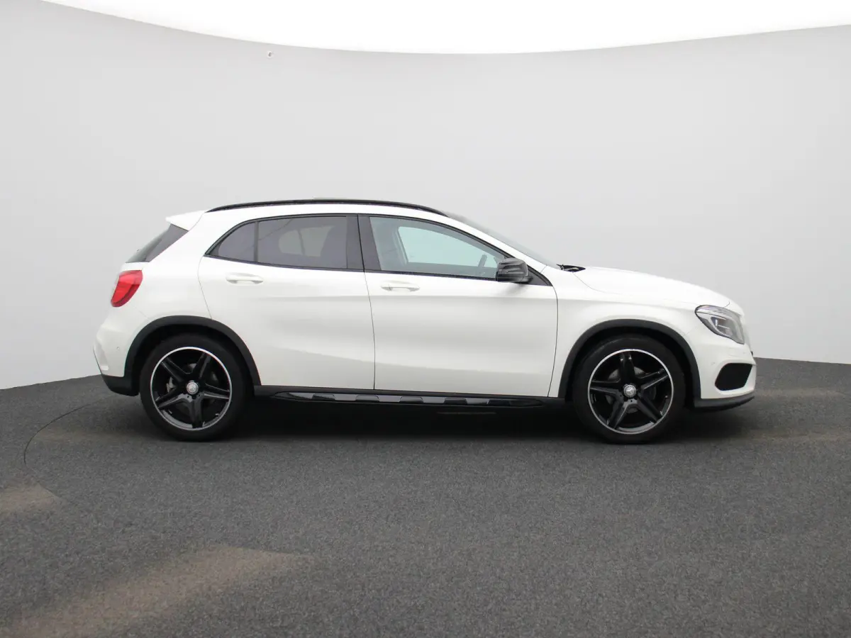 180 Ambition | Automaat | Panoramadak | Stoelverwarming | Achteruitrijcamera |