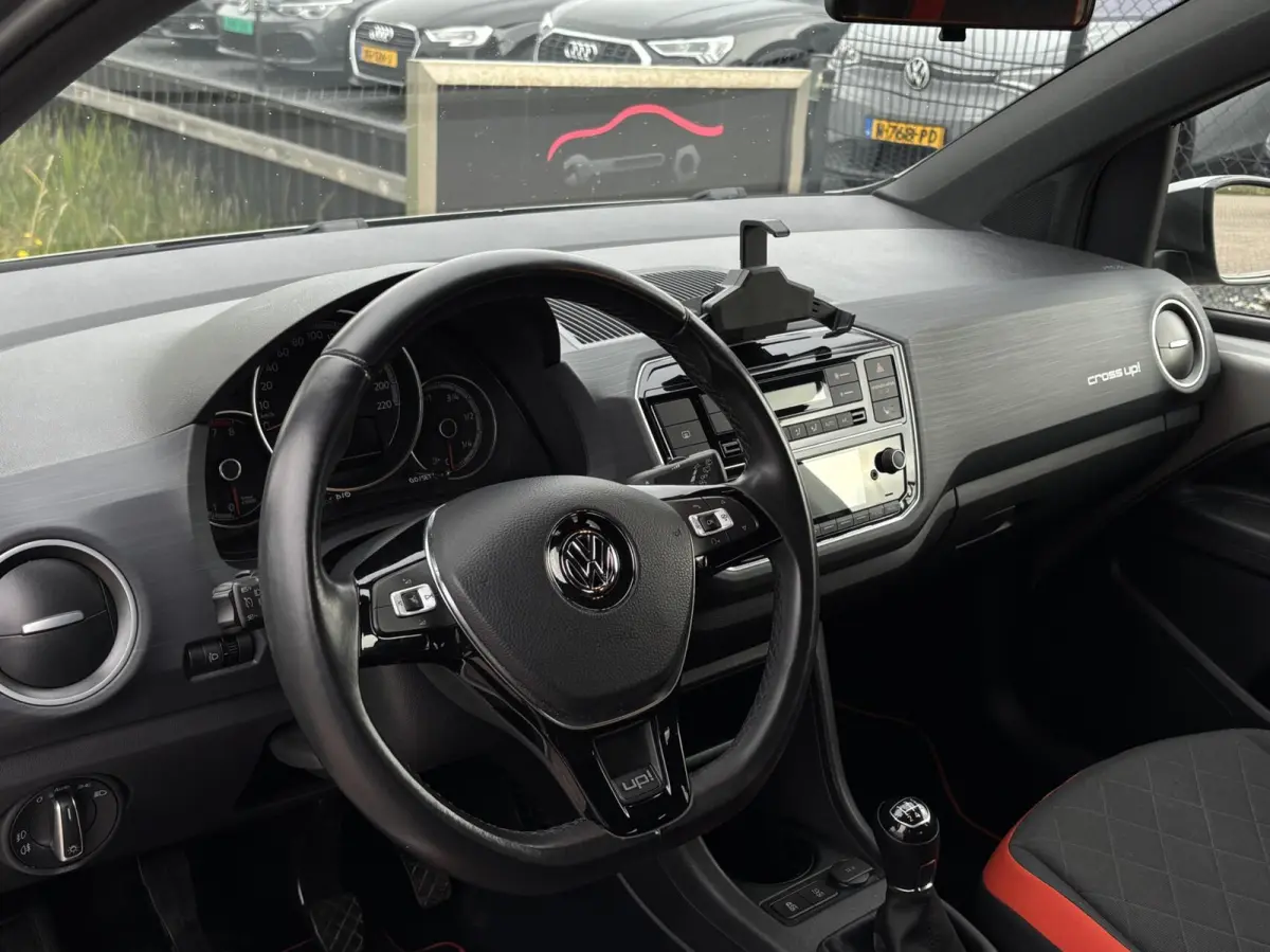 Up! 1.0 BMT cross up! cruise camera pdc bluetooth