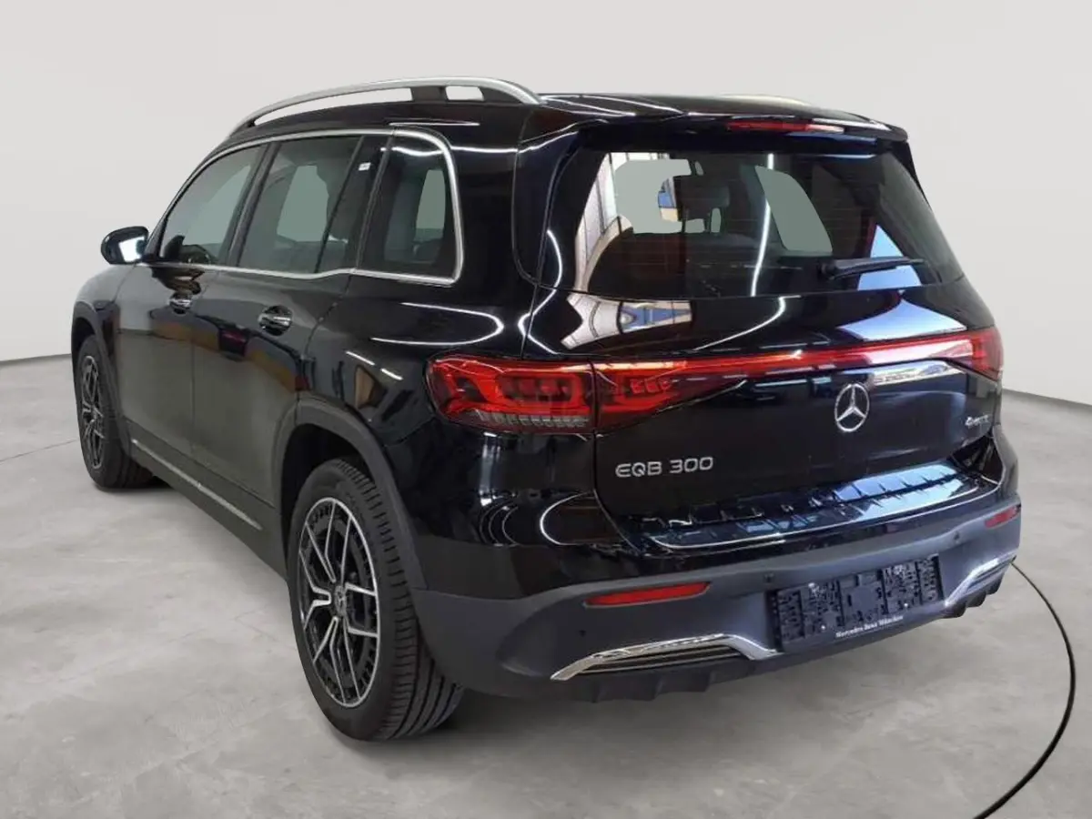 300 4MATIC AMG Line 67 kWh // SoH 97% | Panoramadak | 360 camera | 19 inch | Leder | Keyless | CarPlay & Android Auto | Distronic Plus