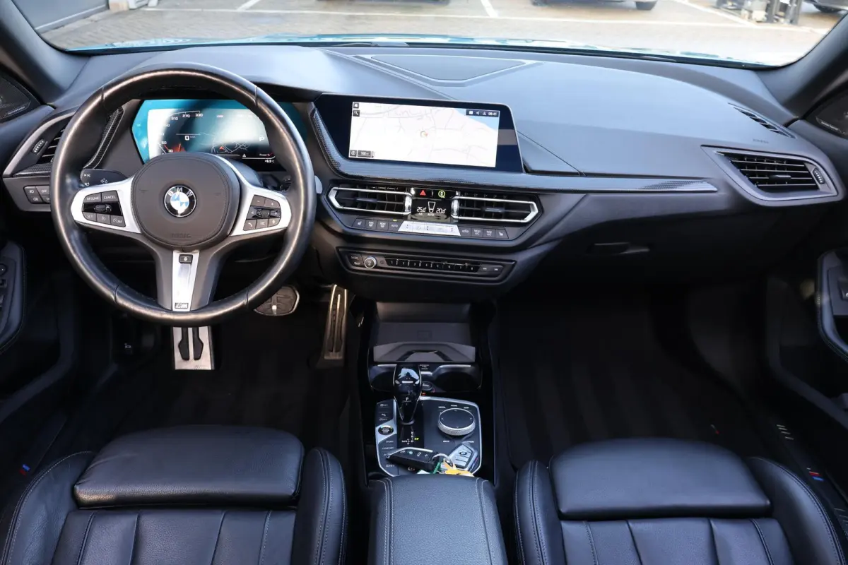 218i Executive Edition 1e eigenaar | Dealer Onderh | BTW | NAP | M-Sport+ | Pano | Winterpack | Harman | Camera | Alarm Klasse 3 | HIFI | Navi | Climate | Carplay | LMV | DAB