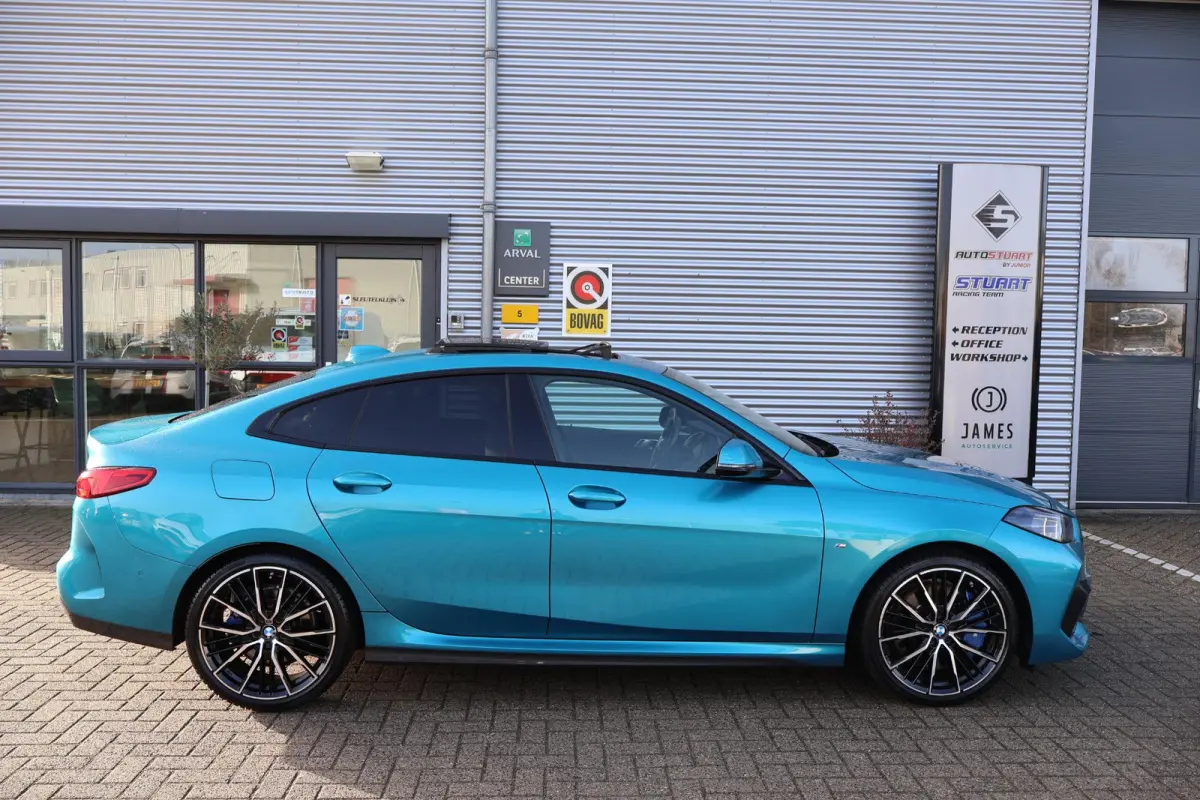 218i Executive Edition 1e eigenaar | Dealer Onderh | BTW | NAP | M-Sport+ | Pano | Winterpack | Harman | Camera | Alarm Klasse 3 | HIFI | Navi | Climate | Carplay | LMV | DAB