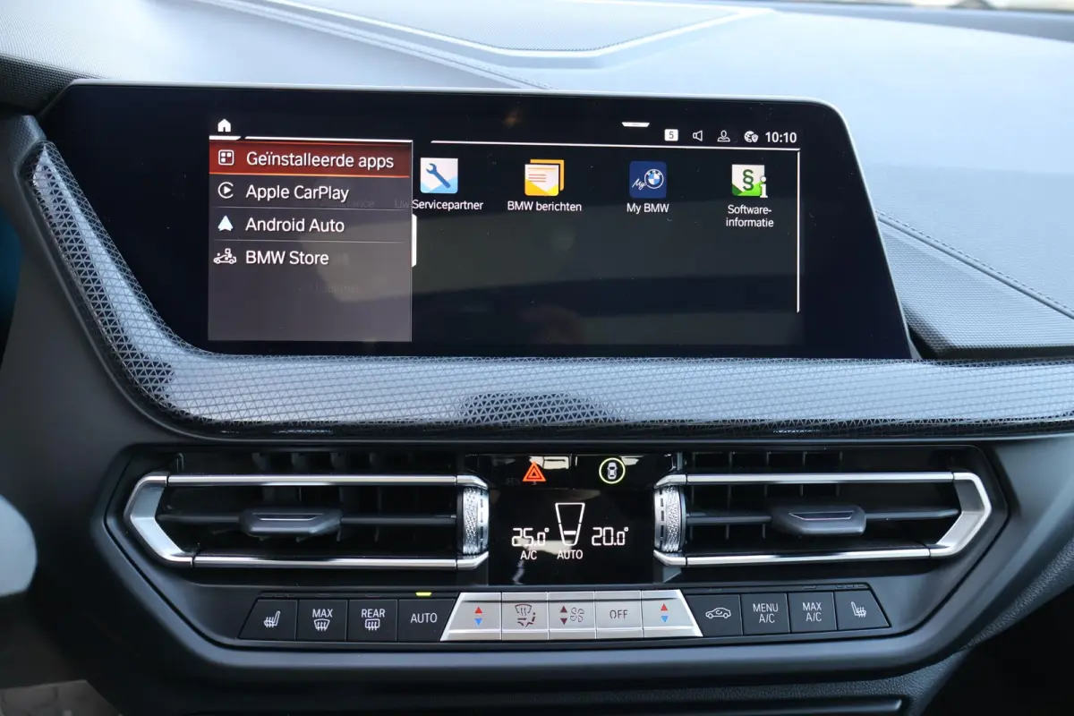 218i Executive Edition 1e eigenaar | Dealer Onderh | BTW | NAP | M-Sport+ | Pano | Winterpack | Harman | Camera | Alarm Klasse 3 | HIFI | Navi | Climate | Carplay | LMV | DAB