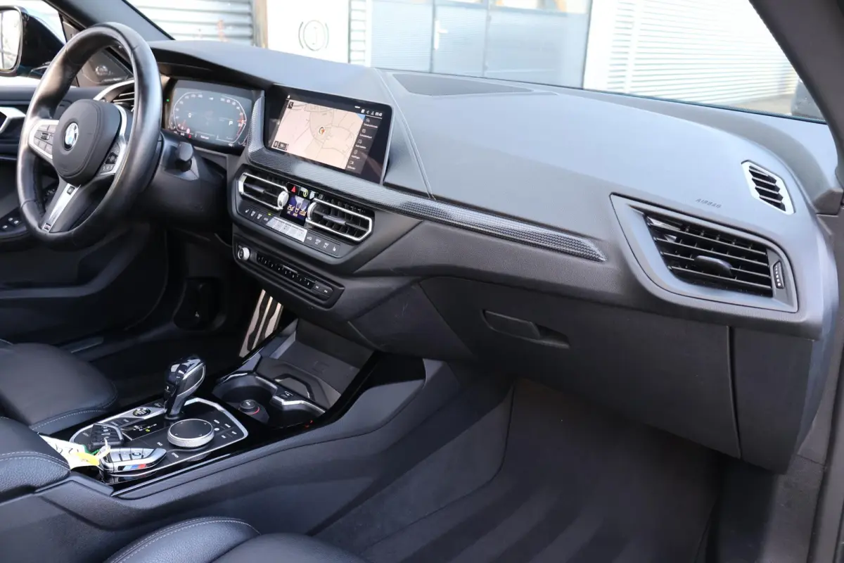 218i Executive Edition 1e eigenaar | Dealer Onderh | BTW | NAP | M-Sport+ | Pano | Winterpack | Harman | Camera | Alarm Klasse 3 | HIFI | Navi | Climate | Carplay | LMV | DAB