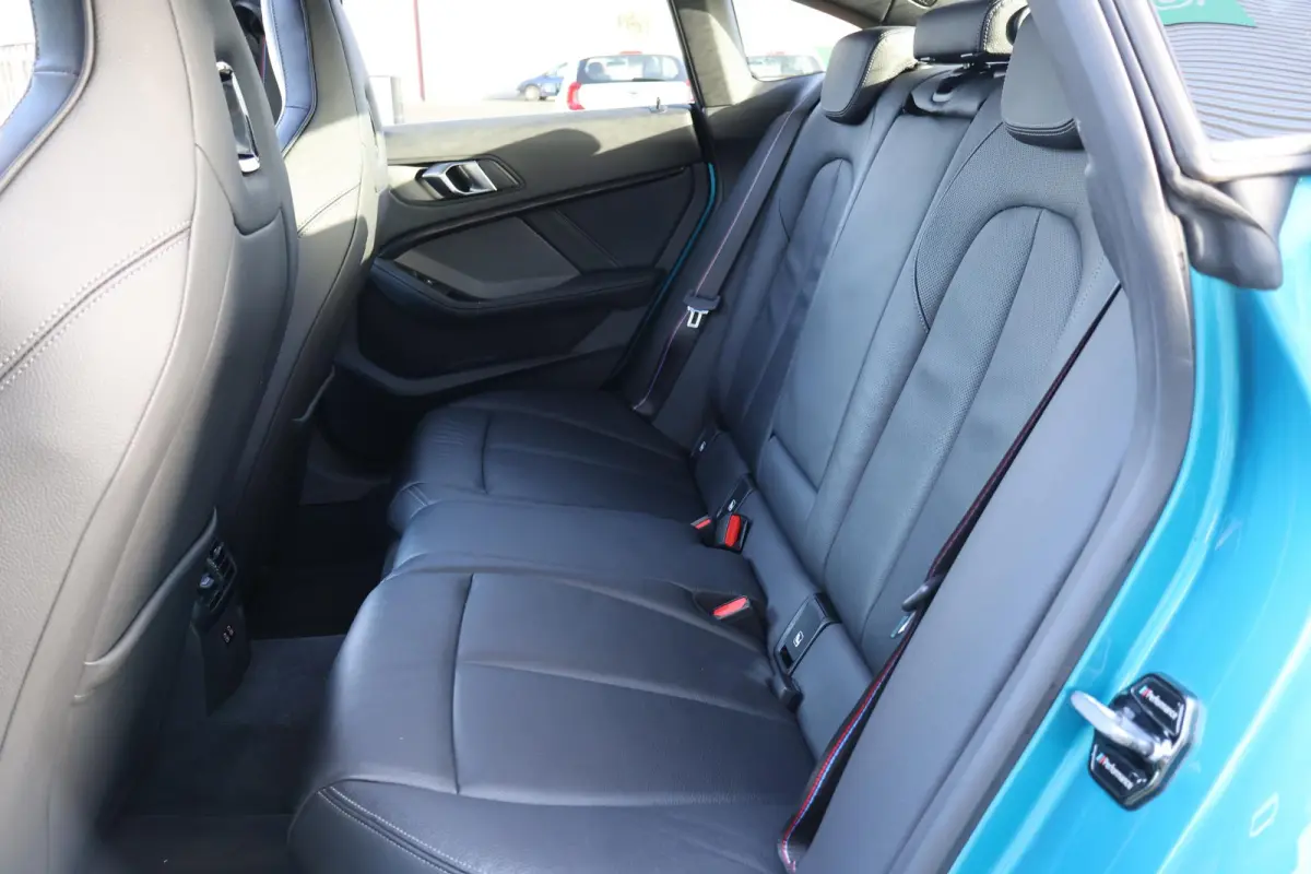 218i Executive Edition 1e eigenaar | Dealer Onderh | BTW | NAP | M-Sport+ | Pano | Winterpack | Harman | Camera | Alarm Klasse 3 | HIFI | Navi | Climate | Carplay | LMV | DAB