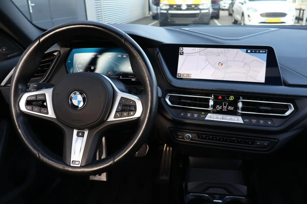 218i Executive Edition 1e eigenaar | Dealer Onderh | BTW | NAP | M-Sport+ | Pano | Winterpack | Harman | Camera | Alarm Klasse 3 | HIFI | Navi | Climate | Carplay | LMV | DAB