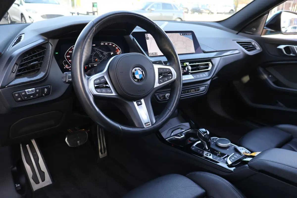 218i Executive Edition 1e eigenaar | Dealer Onderh | BTW | NAP | M-Sport+ | Pano | Winterpack | Harman | Camera | Alarm Klasse 3 | HIFI | Navi | Climate | Carplay | LMV | DAB