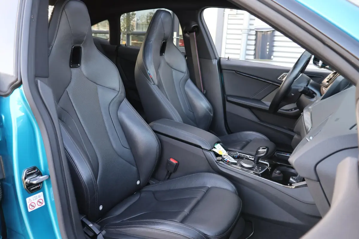 218i Executive Edition 1e eigenaar | Dealer Onderh | BTW | NAP | M-Sport+ | Pano | Winterpack | Harman | Camera | Alarm Klasse 3 | HIFI | Navi | Climate | Carplay | LMV | DAB