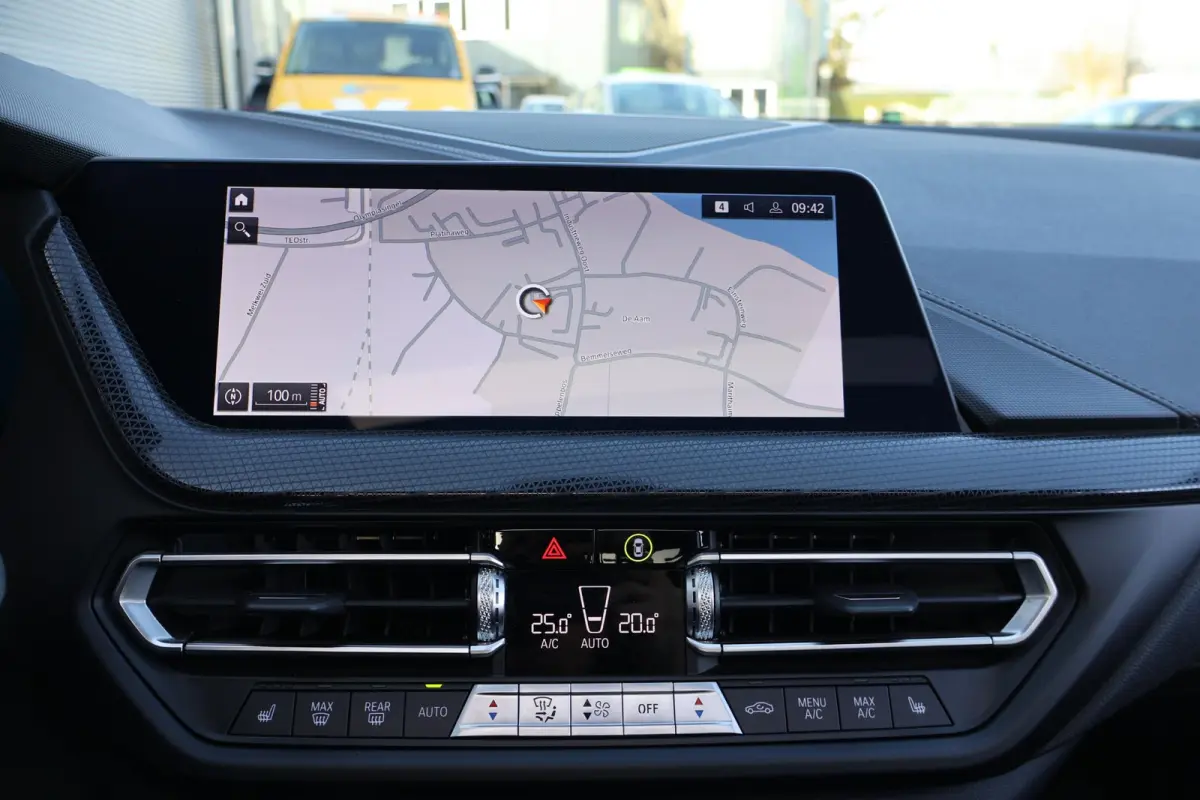218i Executive Edition 1e eigenaar | Dealer Onderh | BTW | NAP | M-Sport+ | Pano | Winterpack | Harman | Camera | Alarm Klasse 3 | HIFI | Navi | Climate | Carplay | LMV | DAB