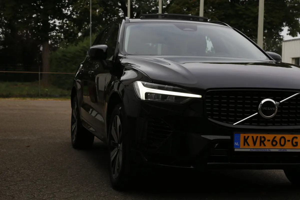 2.0 T6 Plug-in hybrid Long Range AWD Plus Dark*Perfect Volvo Onderh.*Pano/Elek. Trekhaak/Sport Stoelen Leder/Stoelverw.V+A/Stuurverw./Camera/Memorie/Parkeersens.V+A/19 inch LM*