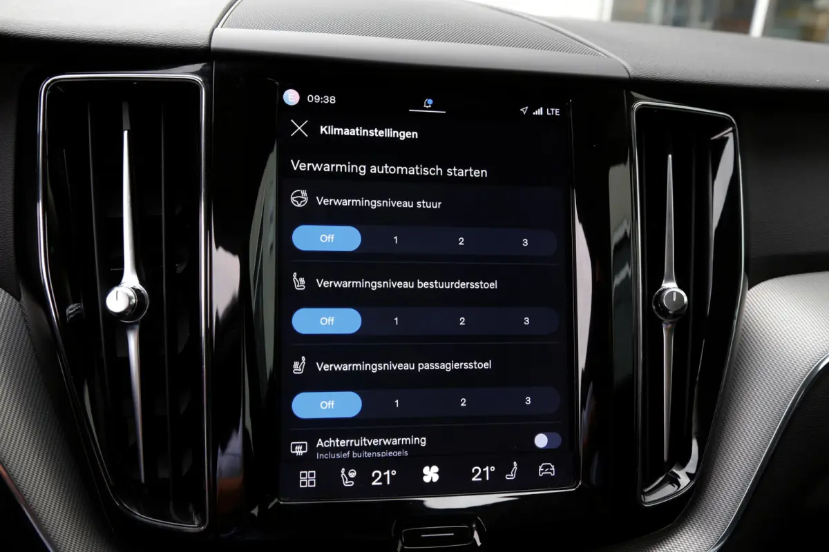 2.0 T6 Plug-in hybrid Long Range AWD Plus Dark*Perfect Volvo Onderh.*Pano/Elek. Trekhaak/Sport Stoelen Leder/Stoelverw.V+A/Stuurverw./Camera/Memorie/Parkeersens.V+A/19 inch LM*