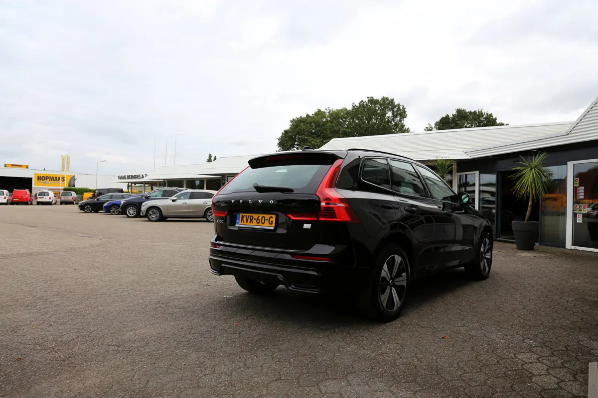 2.0 T6 Plug-in hybrid Long Range AWD Plus Dark*Perfect Volvo Onderh.*Pano/Elek. Trekhaak/Sport Stoelen Leder/Stoelverw.V+A/Stuurverw./Camera/Memorie/Parkeersens.V+A/19 inch LM*