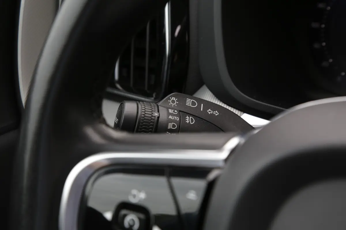 2.0 T6 Plug-in hybrid Long Range AWD Plus Dark*Perfect Volvo Onderh.*Pano/Elek. Trekhaak/Sport Stoelen Leder/Stoelverw.V+A/Stuurverw./Camera/Memorie/Parkeersens.V+A/19 inch LM*