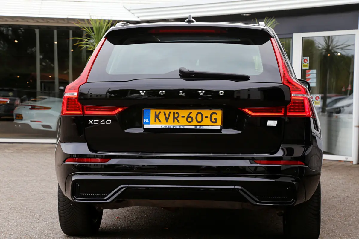 2.0 T6 Plug-in hybrid Long Range AWD Plus Dark*Perfect Volvo Onderh.*Pano/Elek. Trekhaak/Sport Stoelen Leder/Stoelverw.V+A/Stuurverw./Camera/Memorie/Parkeersens.V+A/19 inch LM*