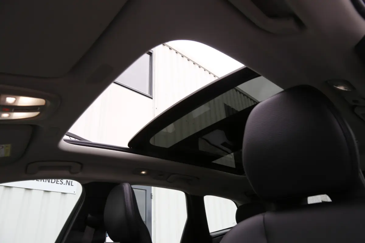 2.0 T6 Plug-in hybrid Long Range AWD Plus Dark*Perfect Volvo Onderh.*Pano/Elek. Trekhaak/Sport Stoelen Leder/Stoelverw.V+A/Stuurverw./Camera/Memorie/Parkeersens.V+A/19 inch LM*