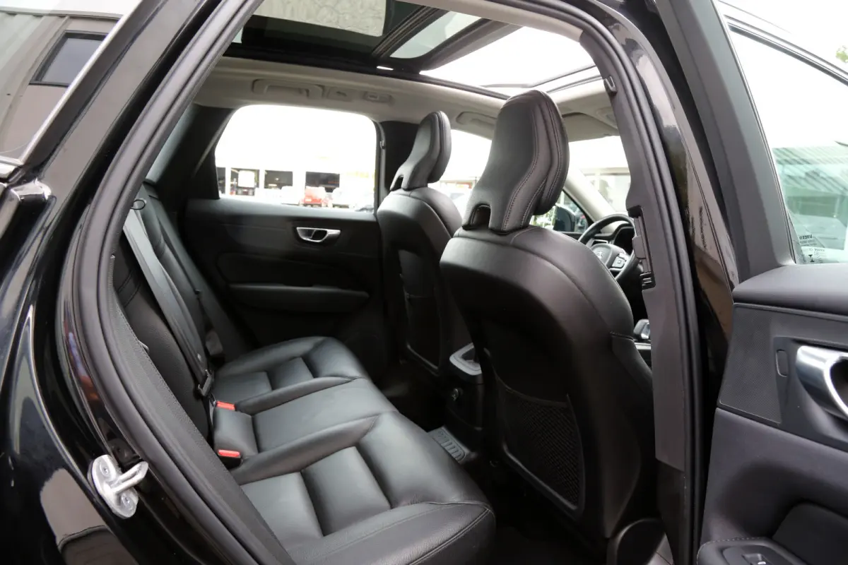 2.0 T6 Plug-in hybrid Long Range AWD Plus Dark*Perfect Volvo Onderh.*Pano/Elek. Trekhaak/Sport Stoelen Leder/Stoelverw.V+A/Stuurverw./Camera/Memorie/Parkeersens.V+A/19 inch LM*