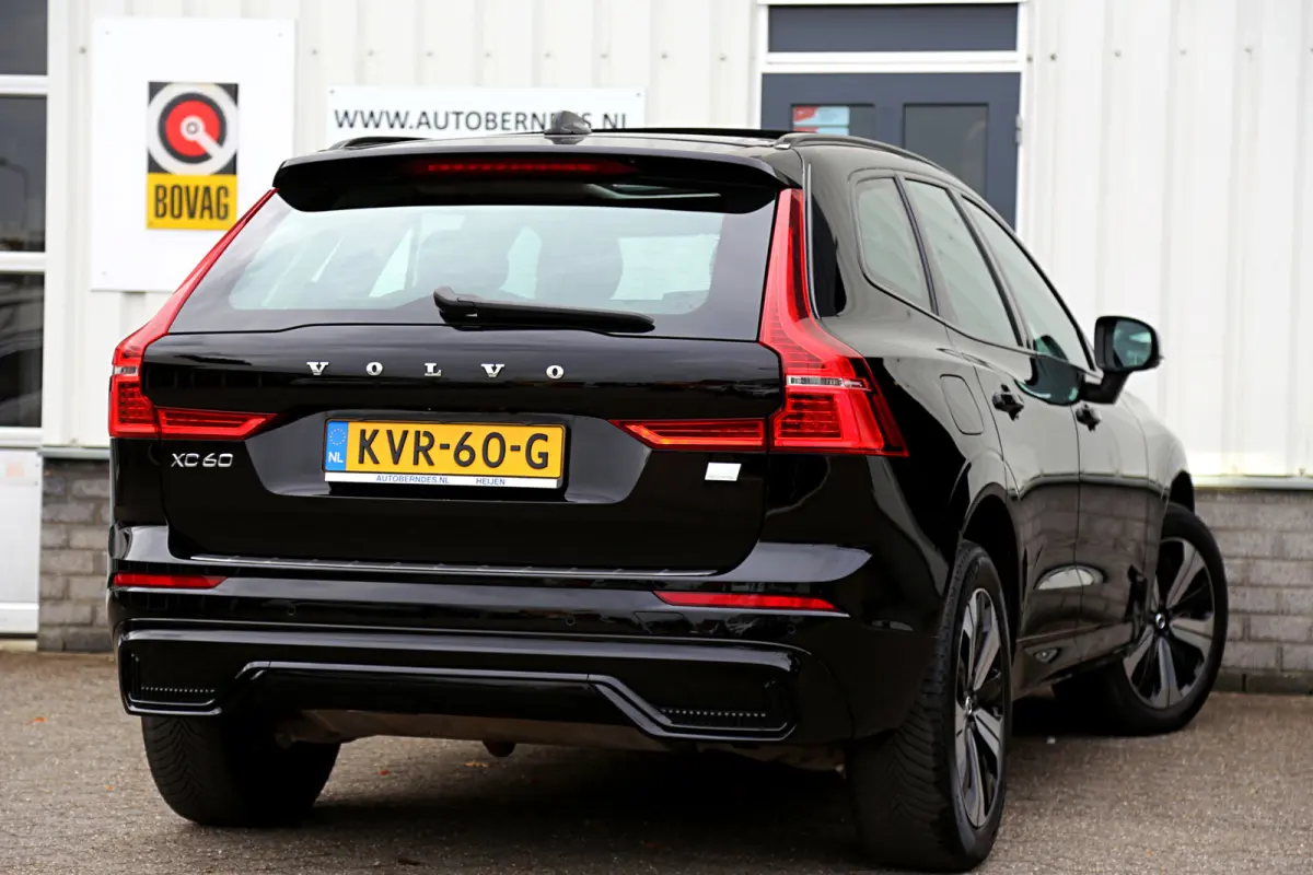 2.0 T6 Plug-in hybrid Long Range AWD Plus Dark*Perfect Volvo Onderh.*Pano/Elek. Trekhaak/Sport Stoelen Leder/Stoelverw.V+A/Stuurverw./Camera/Memorie/Parkeersens.V+A/19 inch LM*