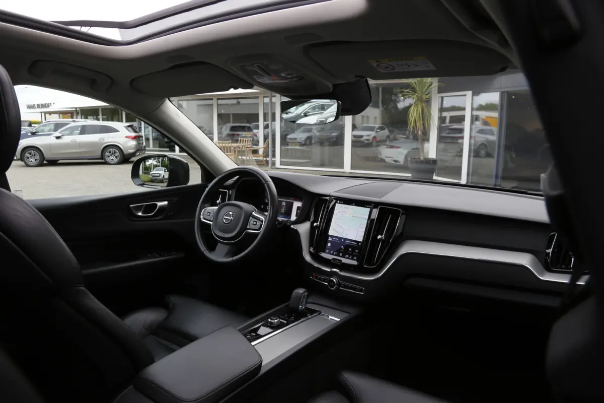 2.0 T6 Plug-in hybrid Long Range AWD Plus Dark*Perfect Volvo Onderh.*Pano/Elek. Trekhaak/Sport Stoelen Leder/Stoelverw.V+A/Stuurverw./Camera/Memorie/Parkeersens.V+A/19 inch LM*