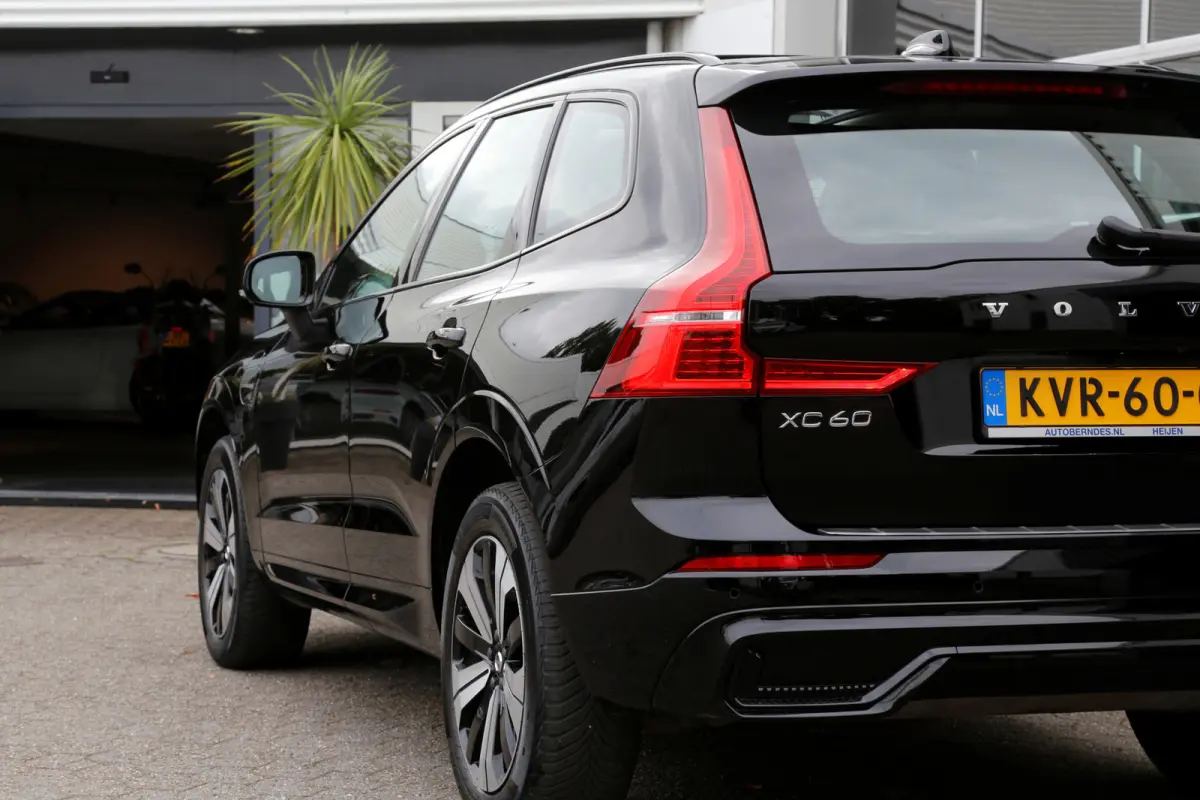 2.0 T6 Plug-in hybrid Long Range AWD Plus Dark*Perfect Volvo Onderh.*Pano/Elek. Trekhaak/Sport Stoelen Leder/Stoelverw.V+A/Stuurverw./Camera/Memorie/Parkeersens.V+A/19 inch LM*