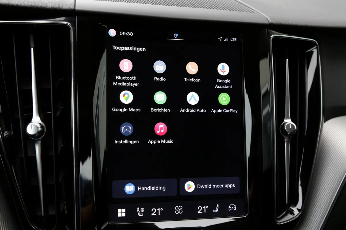2.0 T6 Plug-in hybrid Long Range AWD Plus Dark*Perfect Volvo Onderh.*Pano/Elek. Trekhaak/Sport Stoelen Leder/Stoelverw.V+A/Stuurverw./Camera/Memorie/Parkeersens.V+A/19 inch LM*