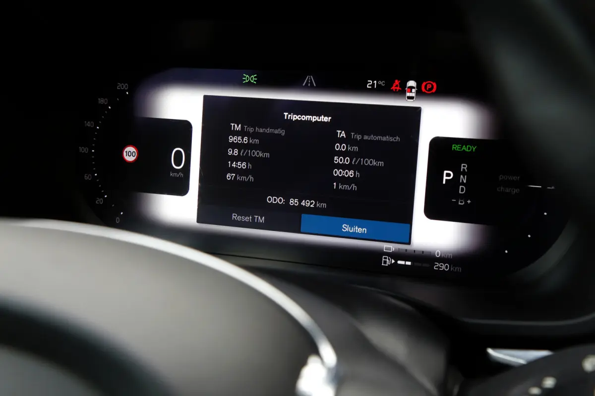 2.0 T6 Plug-in hybrid Long Range AWD Plus Dark*Perfect Volvo Onderh.*Pano/Elek. Trekhaak/Sport Stoelen Leder/Stoelverw.V+A/Stuurverw./Camera/Memorie/Parkeersens.V+A/19 inch LM*