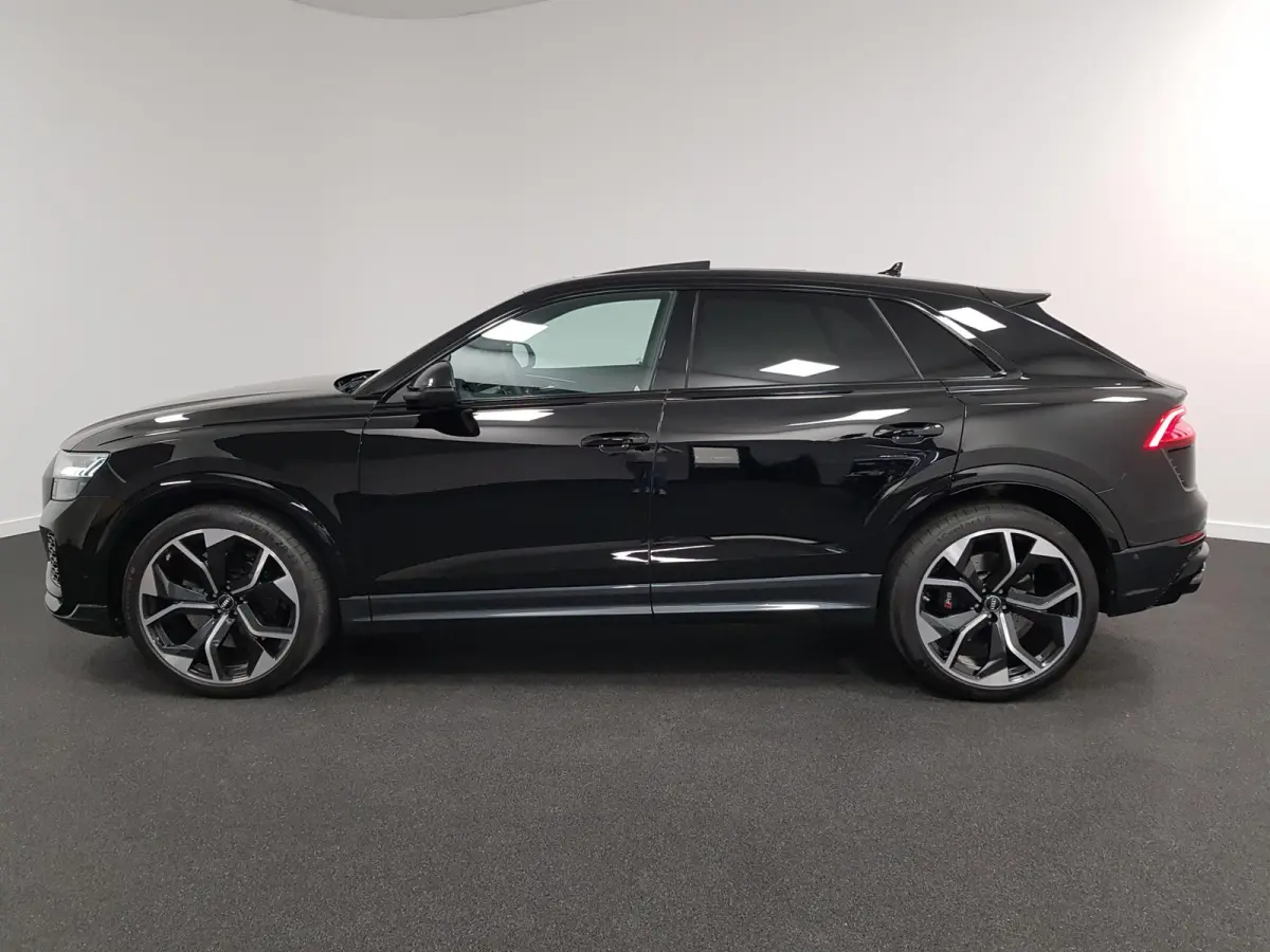 4.0 TFSI RS Q8 Quattro 600pk! Panorama dak Navigatie Electrische achterklep Led Camera Climate Control Parkeer sensoren voor en achter Lichtmetalen Velgen