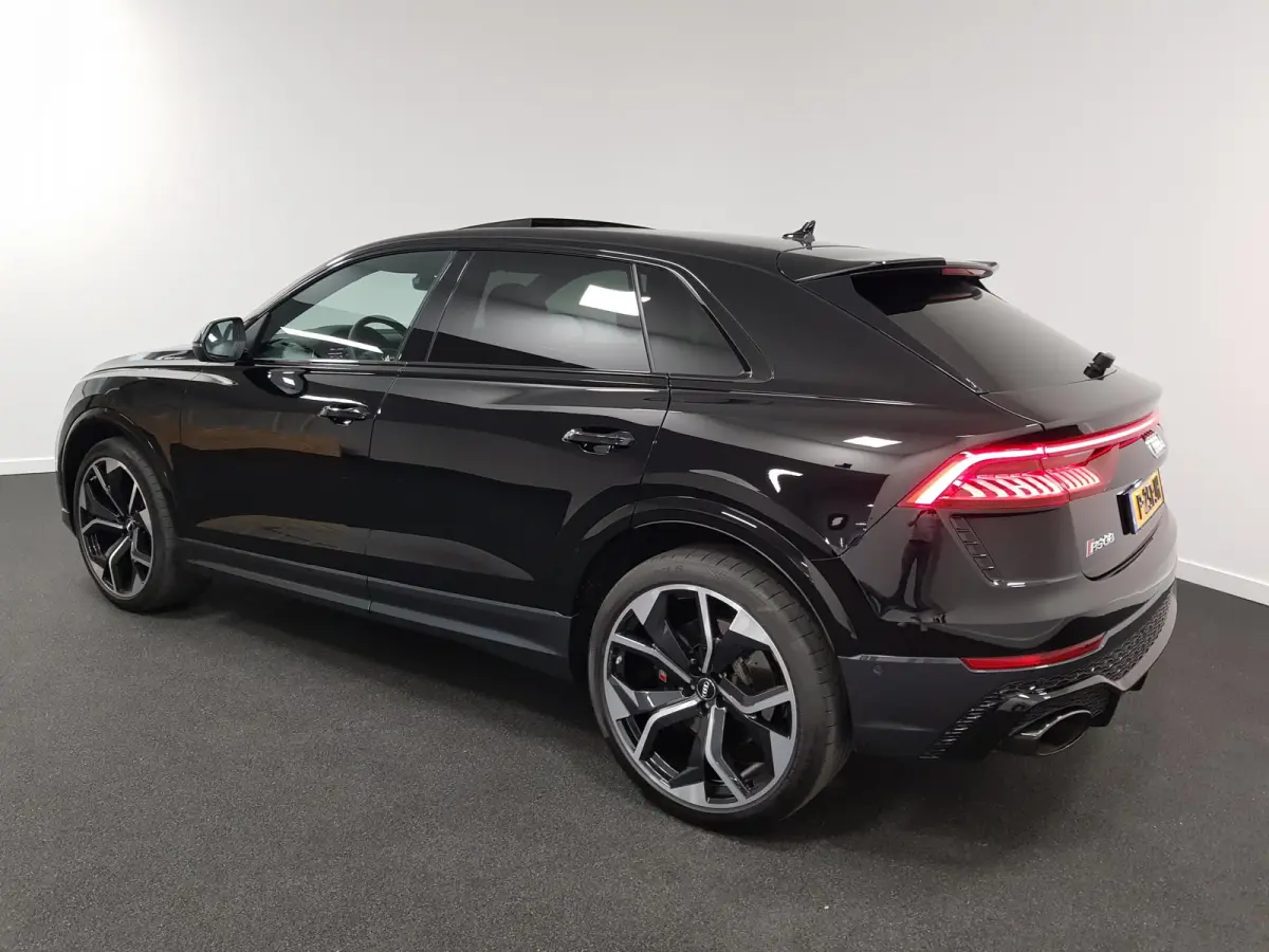 4.0 TFSI RS Q8 Quattro 600pk! Panorama dak Navigatie Electrische achterklep Led Camera Climate Control Parkeer sensoren voor en achter Lichtmetalen Velgen
