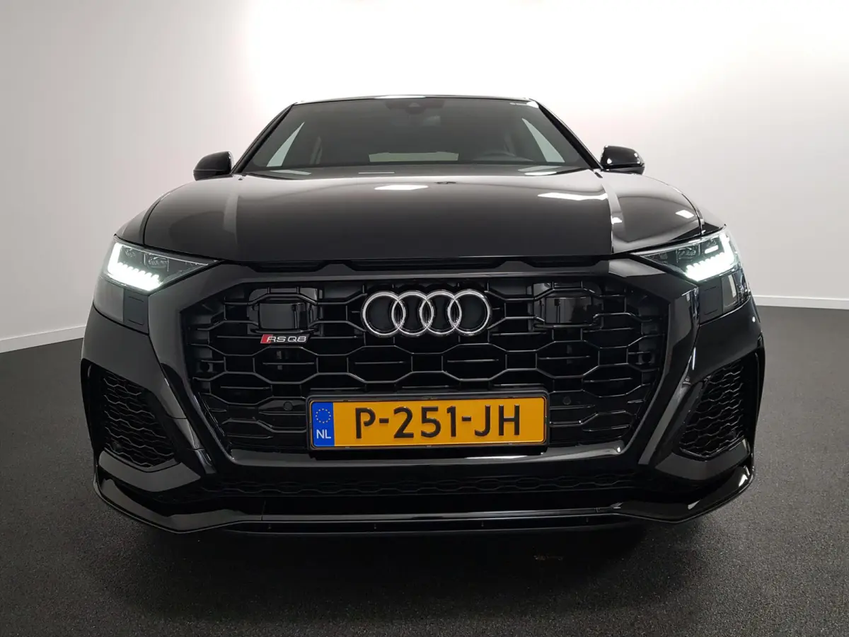 4.0 TFSI RS Q8 Quattro 600pk! Panorama dak Navigatie Electrische achterklep Led Camera Climate Control Parkeer sensoren voor en achter Lichtmetalen Velgen
