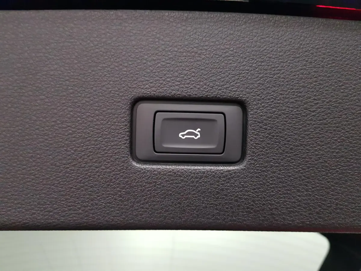 4.0 TFSI RS Q8 Quattro 600pk! Panorama dak Navigatie Electrische achterklep Led Camera Climate Control Parkeer sensoren voor en achter Lichtmetalen Velgen